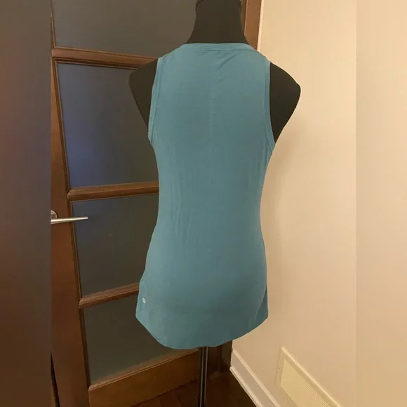Athleta Radiate Tank Top with Blue Twist size xs - Picture 7 of 9